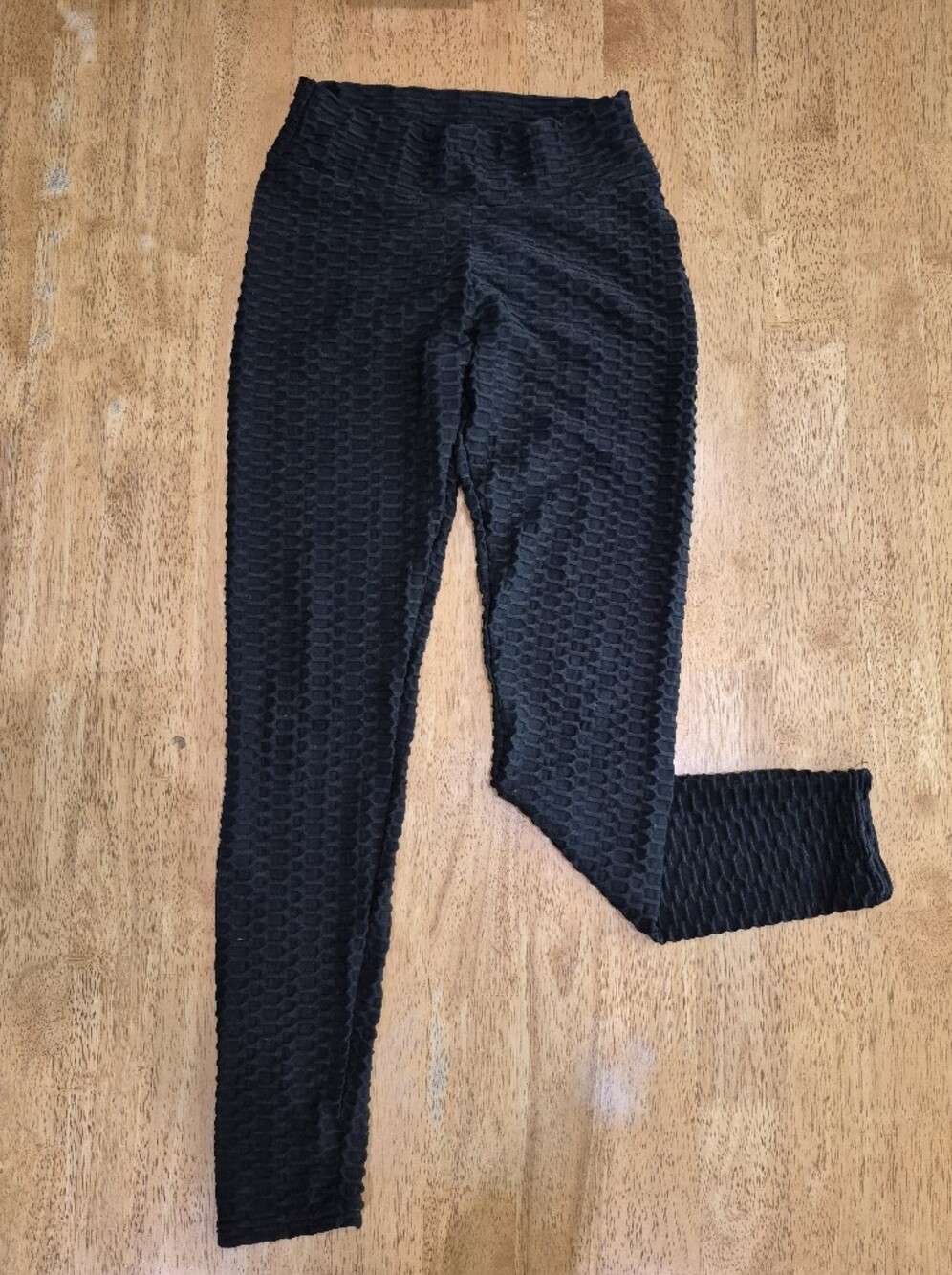 EUC Textured Black High-Waist TiK ToK Scrunch Booty Leggings